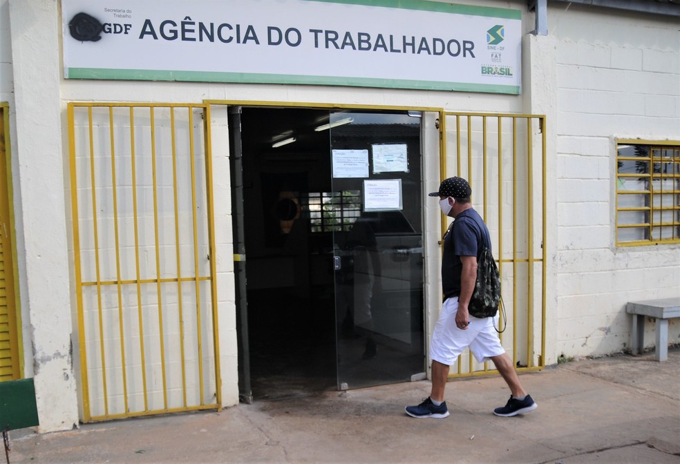 Agência do trabalhador na Estrutural, no DF — Foto: Lúcio Bernardo Jr/Agência Brasília