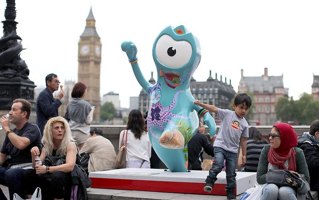 mascotes de Londres 2012 espalhados pela cidade (Foto: Getty Images)