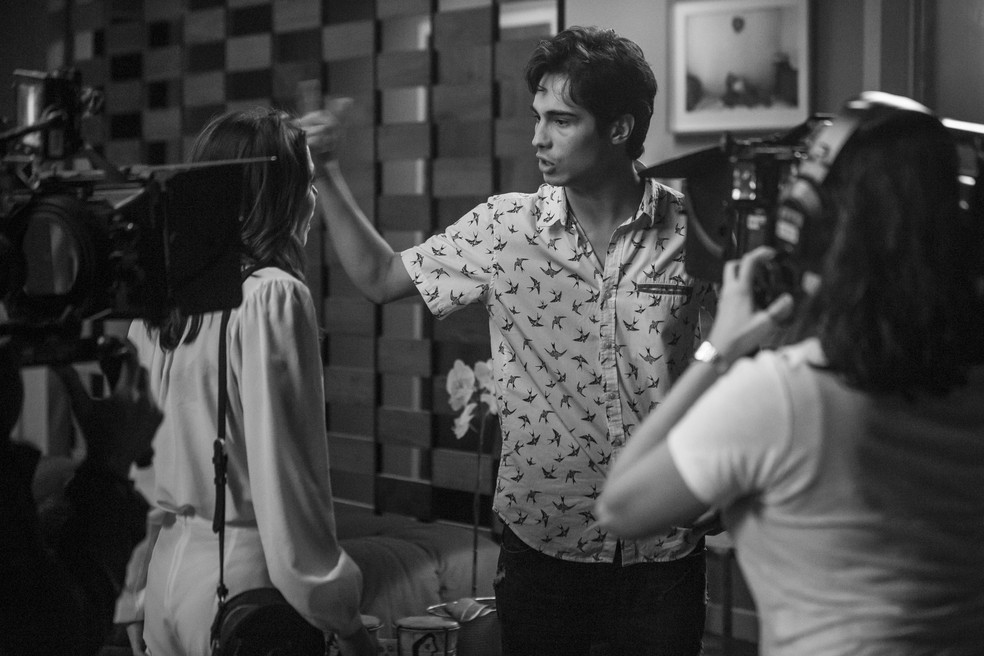 Letícia Colin e Danilo Mesquita em cena — Foto: Artur Meninea/Gshow