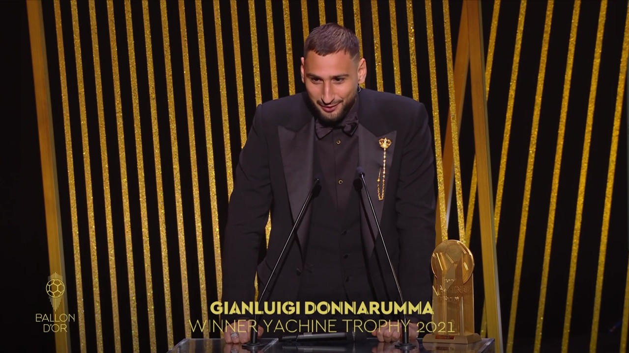 Donnarumma recebe Troféu Yashin de melhor goleiro