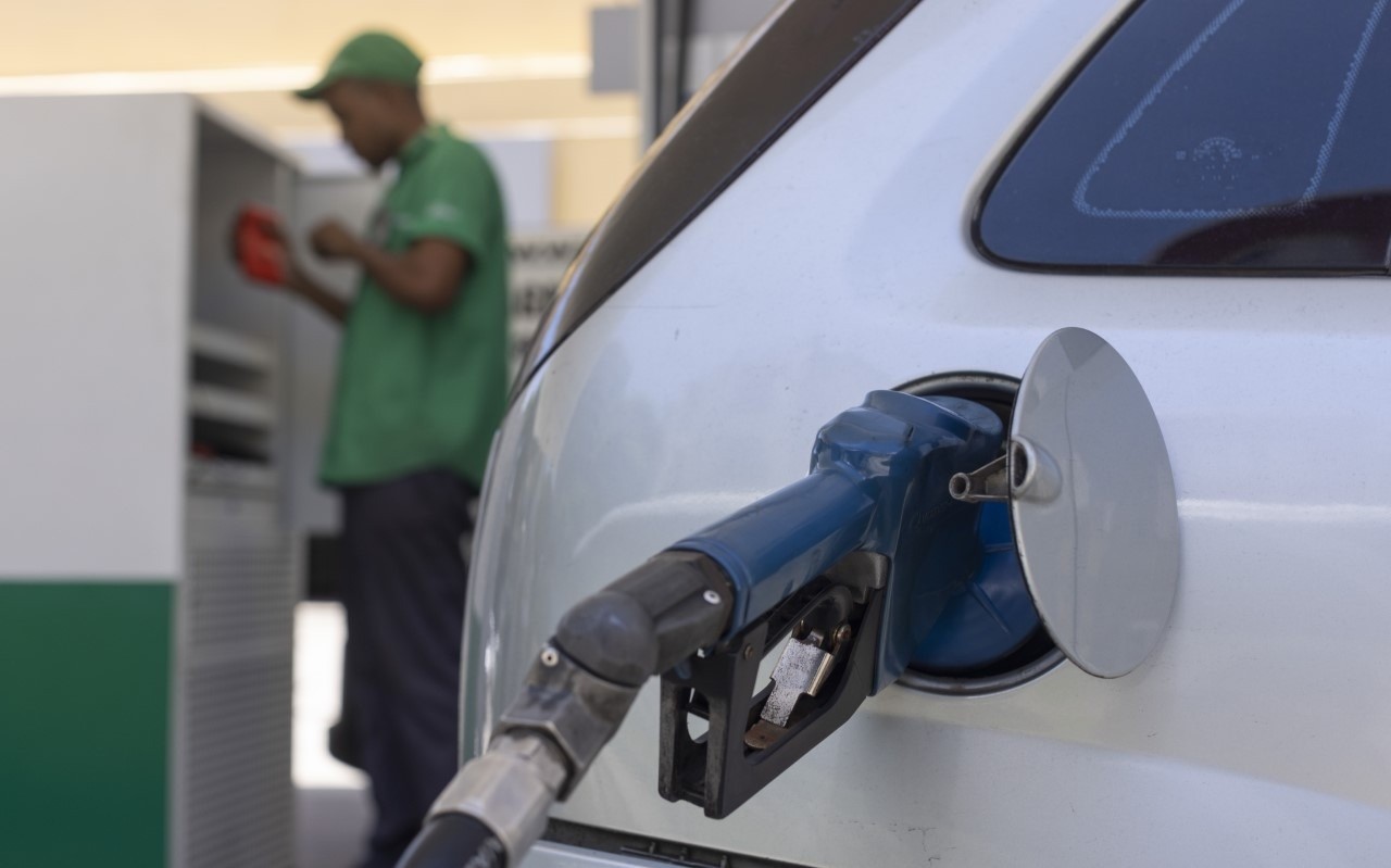 Gasolina custa até R$ 6,39 por litro com aumento de impostos; veja o preço por estado