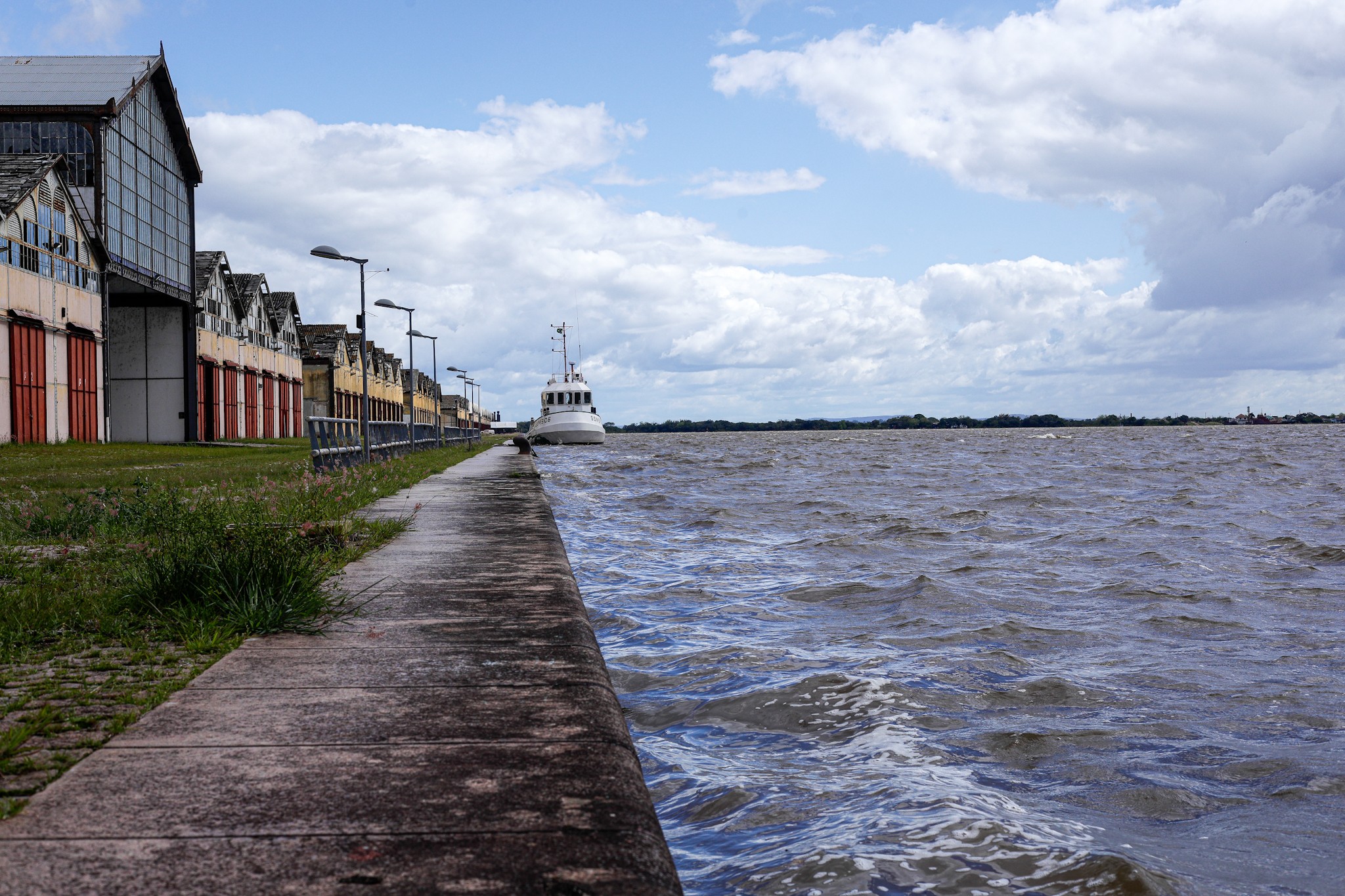 Nível do Guaíba volta a subir e Defesa Civil emite alerta de inundação para Porto Alegre