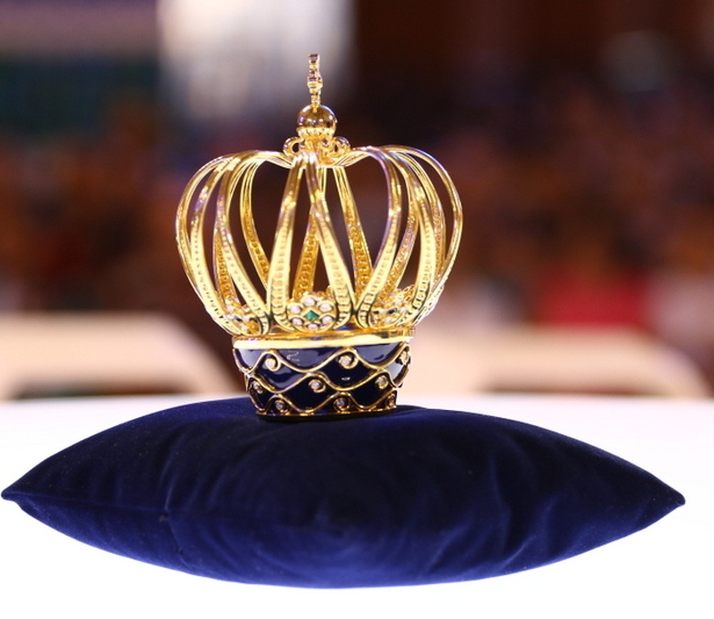 Coroa de ouro com pedras preciosas que será colocada na imagem (Foto: Divulgação/A12 Santuário Nacional)