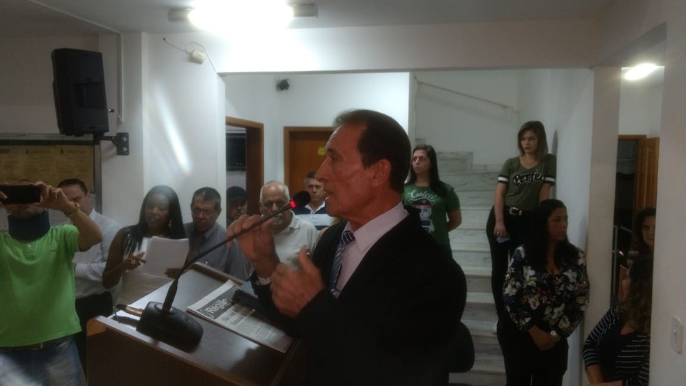 Virley Figueira (PP) foi empossado como prefeito interino (Foto: DivulgaÃ§Ã£o/CÃ¢mara de Vereadores de AperibÃ©)