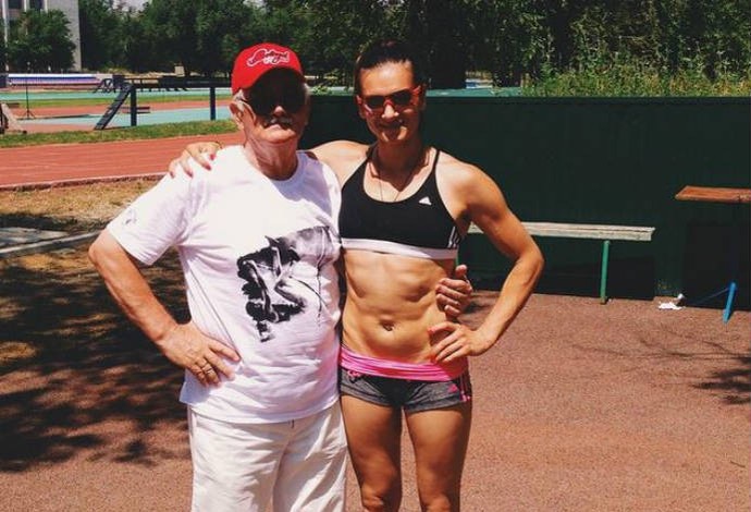 Yelena Isinbayeva com seu técnico após um treinamento (Foto: Reprodução/Instagram)