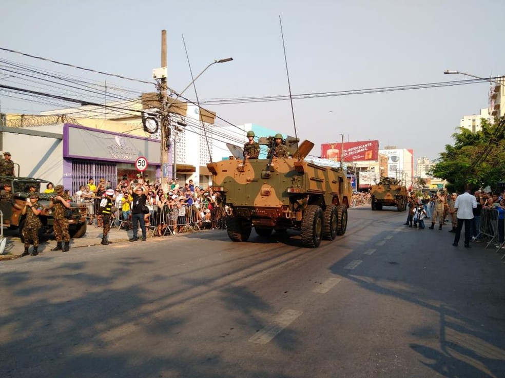 Desfile percorreu a Av. Getúlio Vargas, em Cuiabá. — Foto: Luiz Vieira/TV Centro América