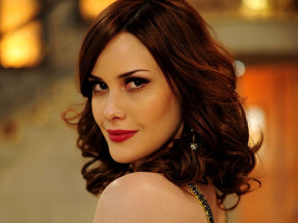 Mayana Moura é Carolina de Sobral (Foto: Divulgação/TV Globo)