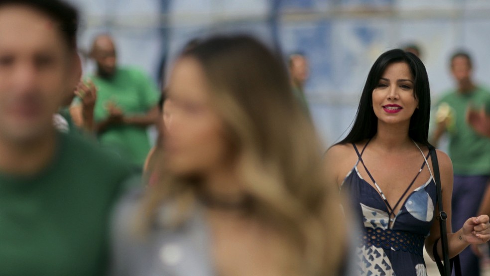 Mas Gilda também aparece para visitá-lo  (Foto: TV Globo)