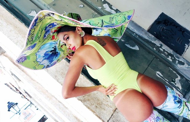 “Me gusta”: Anitta lança parceria com Cardi B e Myke Towers (Foto: Divulgação)