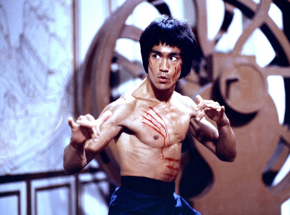 Bruce Lee em cena (Foto: Reprodução/Youtube)