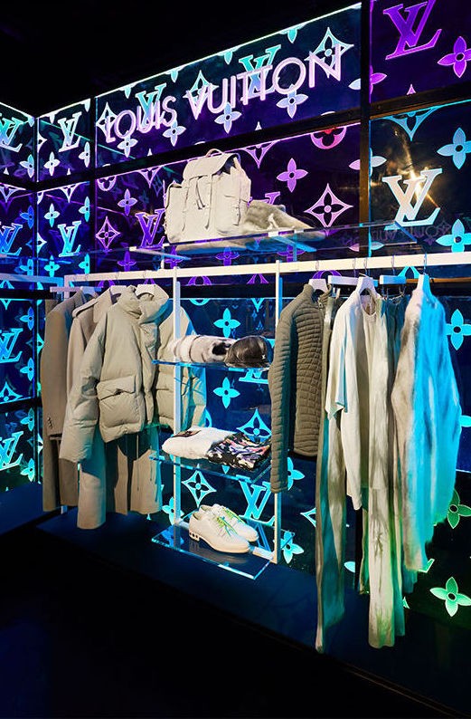 Primeiro drop da coleção de estreia de Virgil Abloh para a Louis Vuitton ganha pop-up store em Londres (Foto: Divulgação)