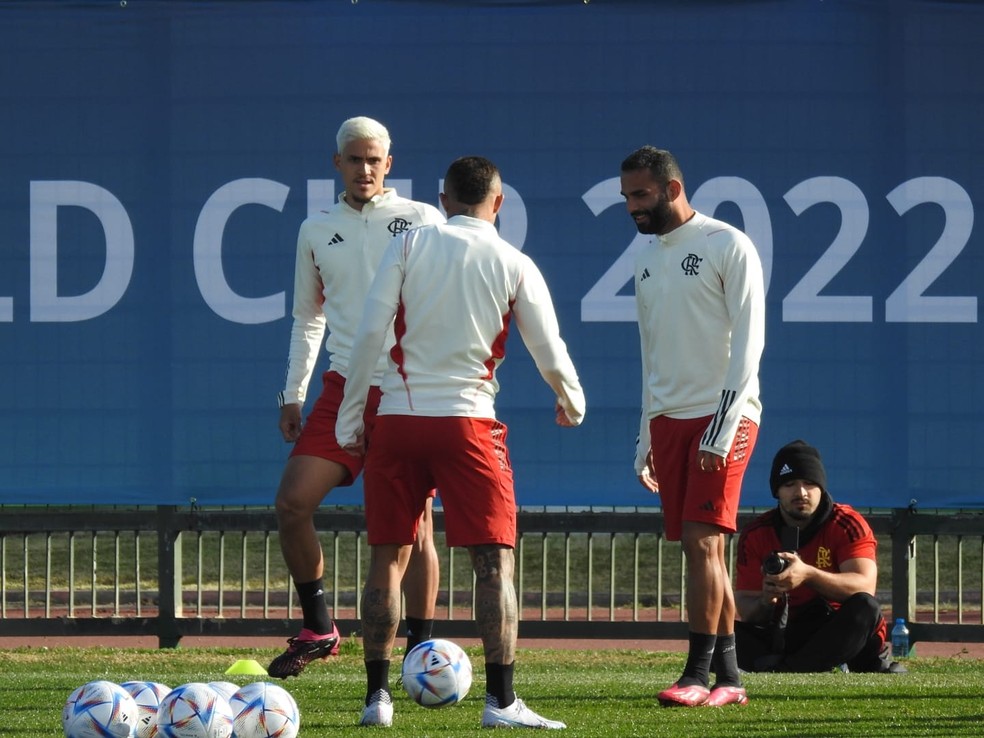 Pedro, Cebolinha e Thiago Maia no treino do Flamengo &mdash; Foto: Fred Gomes