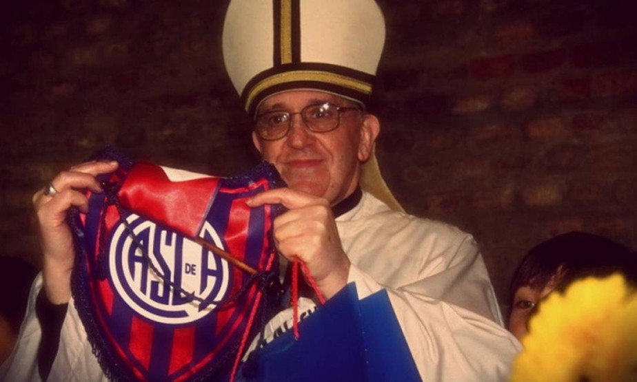 Nascido em Buenos Aires, o Papa Francisco pode ser considerado um autêntico argentino. Fã de futebol, tinha como time de coração o San Lorenzo de Almagro