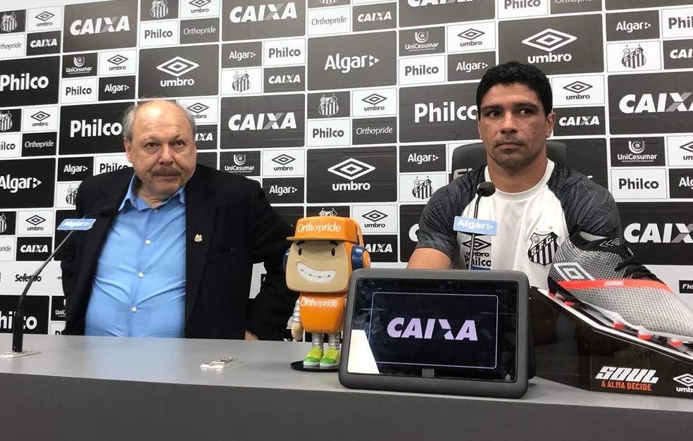 Renato Ã© apresentado como novo executivo de futebol do Santos â€” Foto: Gabriel dos Santos