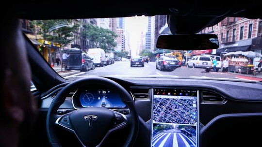 Hacker de 19 anos acessa o sistema de 25 carros da Tesla no mundo e culpa os proprietários