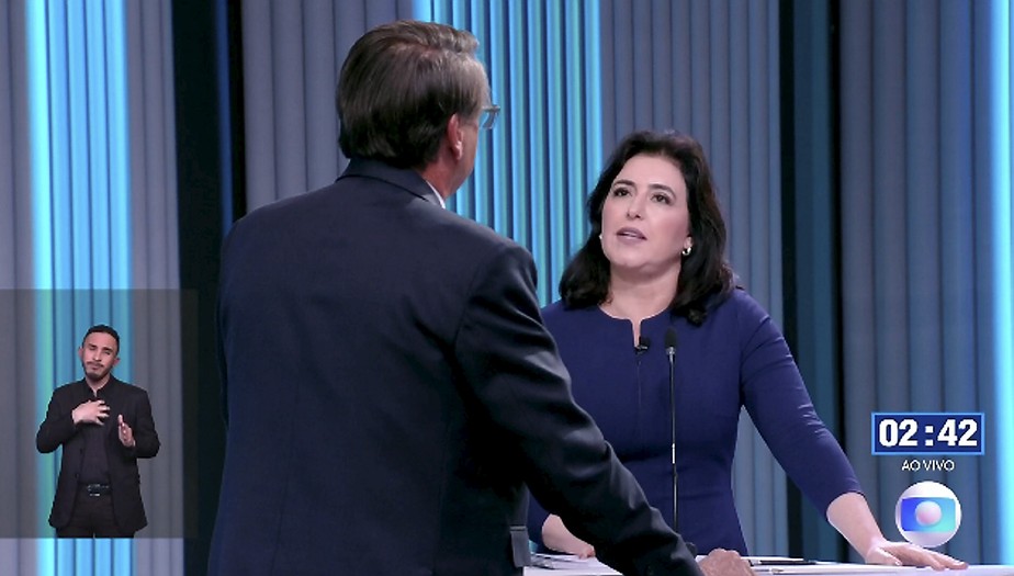 Simone Tebet e Bolsonaro durante o debate da TV Globo nesta quinta-feira (29)