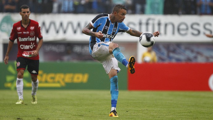 Luan sai com incômodo na coxa, mas tranquiliza: Preferi não forçar