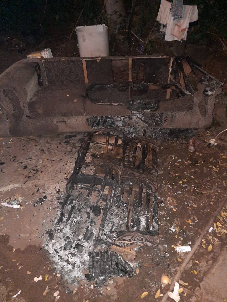 Jovem de 18 anos é preso após estuprar a própria mãe e atear fogo em sofá de casa no Piauí