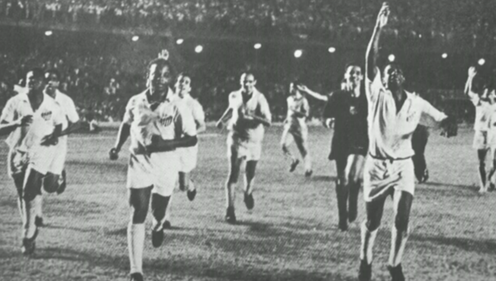 Santos, de Pel�, foi bicampe�o mundial em 1963, no Maracan�, em cima do Milan (Foto: Reprodu��o SporTV)