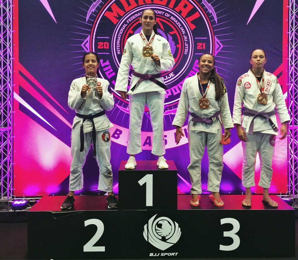 Aléxia Souza Arantes conquistou medalha de ouro no Mundial da Confederação Brasileira de Jiu-Jitsu Esportivo (CBJJE), em novembro. — Foto: CBJJE 