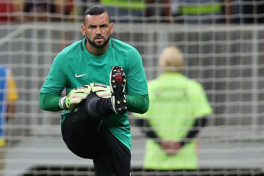 Weverton brilha como atacante e marca golaço em jogo solidário no AC