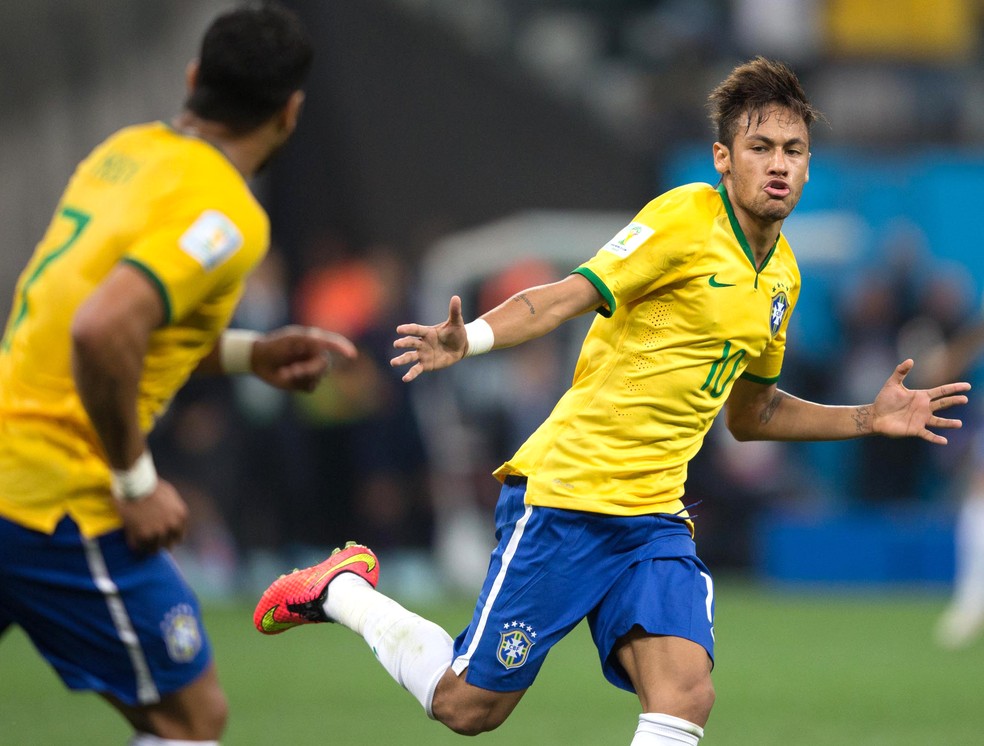Relembre o cabelo de Neymar na Copa de 2014 — Foto: Reprodução site Neymar Jr.