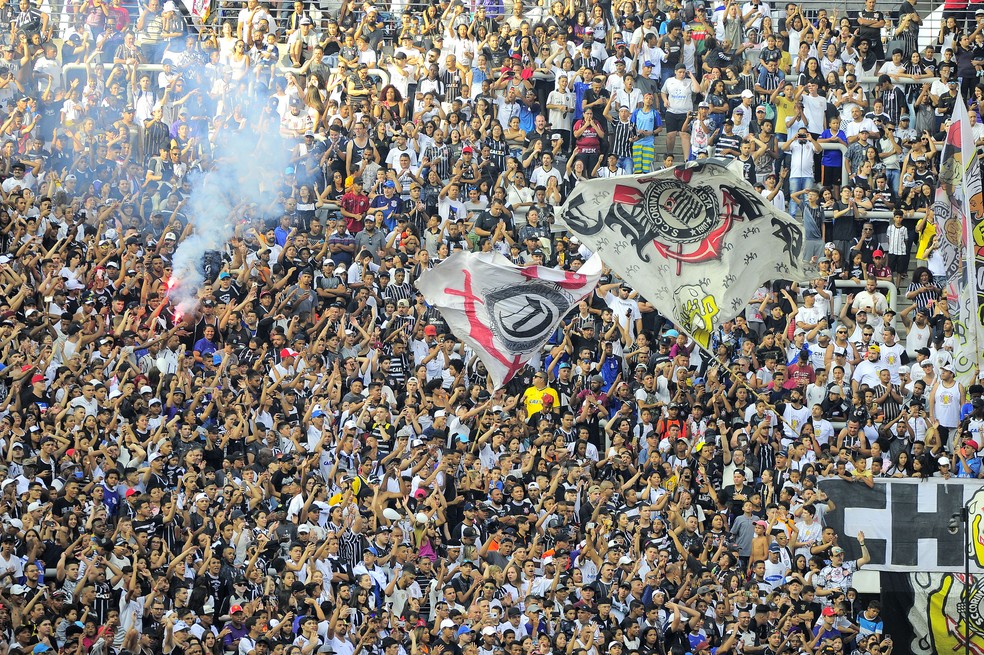 Torcida do Corinthians faz festa na véspera de decisão contra o Flamengo — Foto: Marcos Ribolli