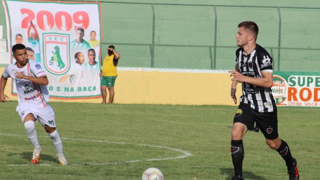 Primeiro tempo de jogo teve pouca inspiração por partes dos clubes