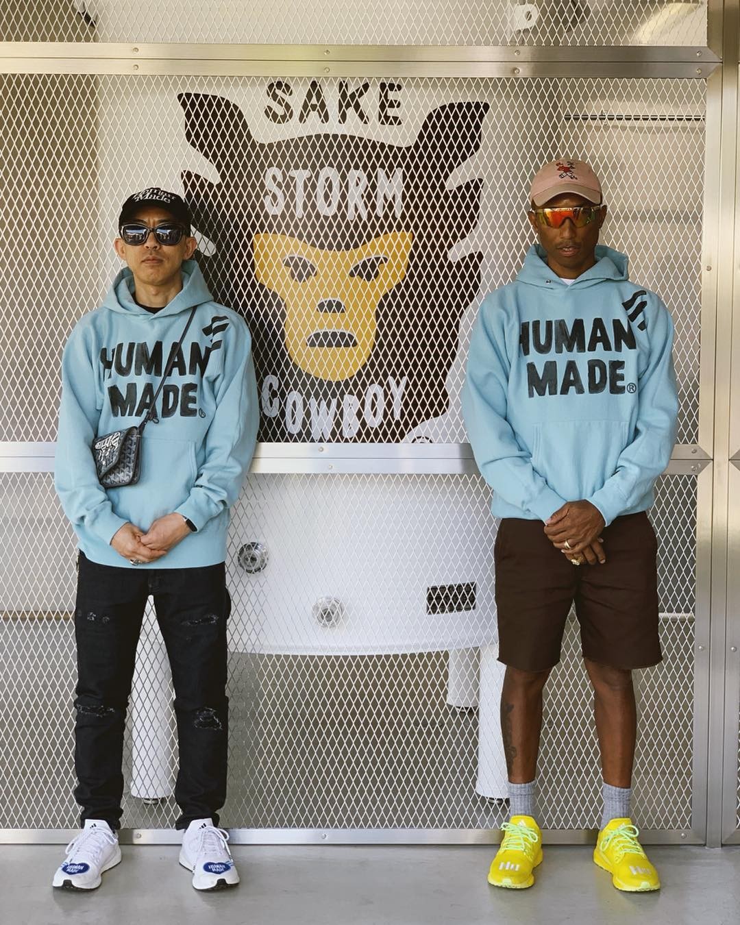 Pharrell Williams e NIGO apresentam a linha de saquê Storm Cowboy (Foto: Reprodução/Instagram)