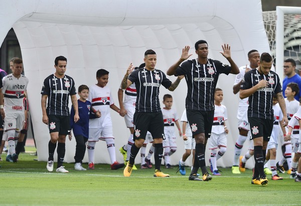 Aula de futebol? Jadson rebate análise de Petros: 