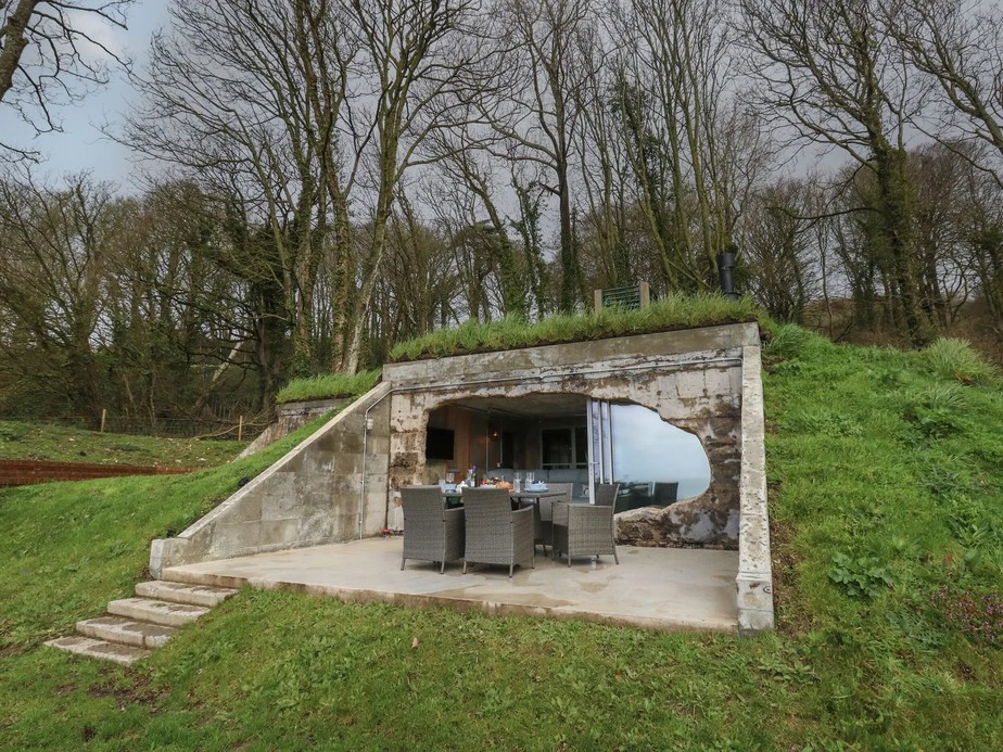 O bunker da Segunda Guerra está camuflado em uma colina