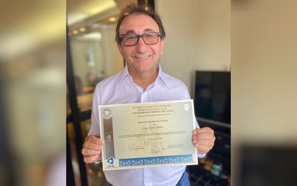 Aos 62 anos, engenheiro Cezar Mortari termina mestrado na UFG, conta conquista nas redes sociais e viraliza em Goiânia, Goiás — Foto: Reprodução/LinkedIn