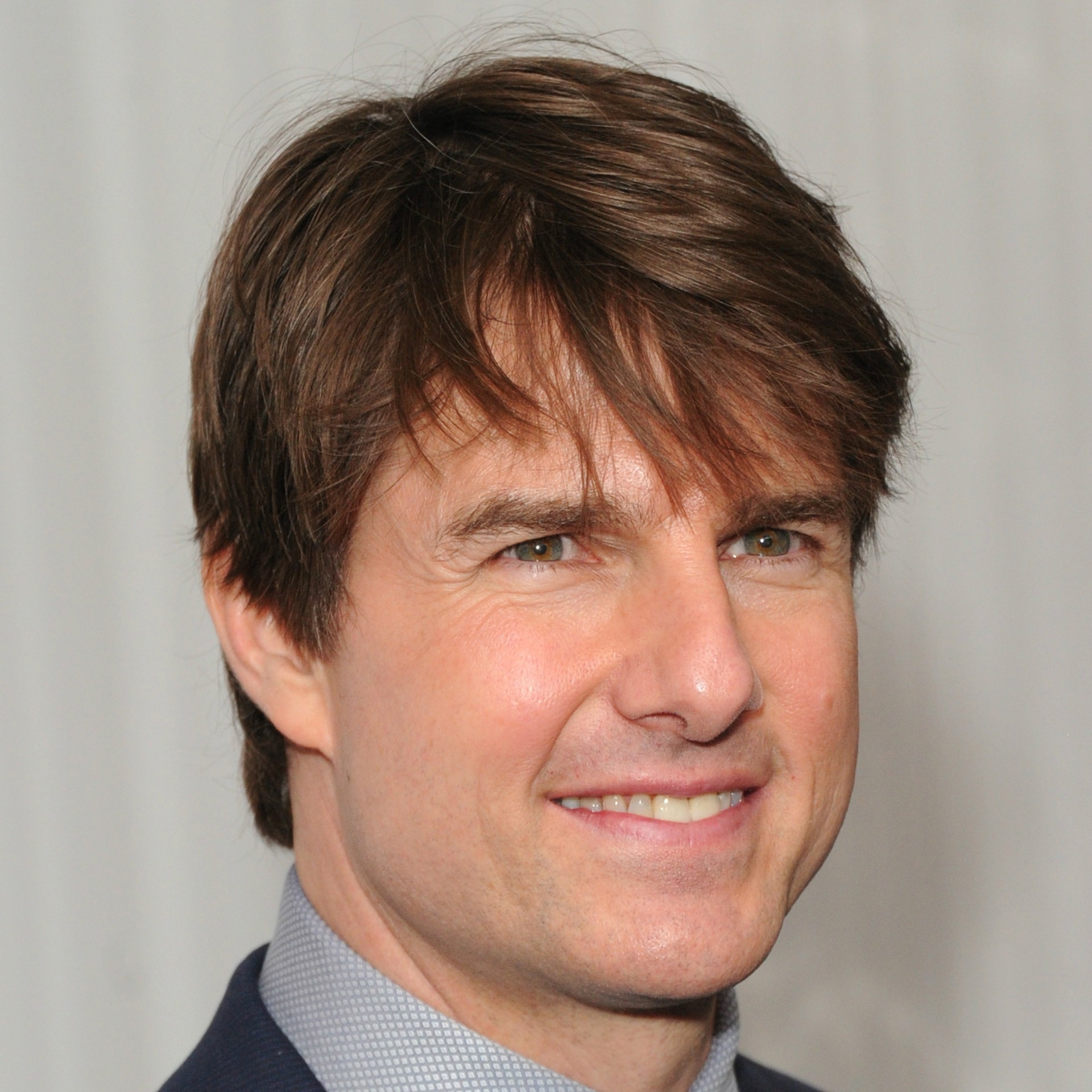 Já o galã cinquentão Tom Cruise (foto) fez quase o oposto em 2010:  demitiu seu agente para dar o cargo a uma irmã. Ela só aguentou o tranco por oito meses e pediu as contas, ou seja, 
