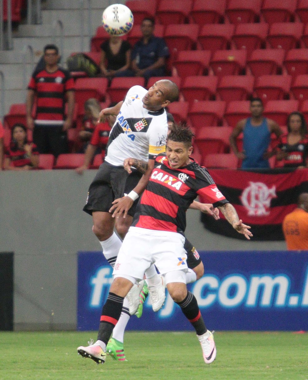 Guerrero contra o Vasco: pol&ecirc;micas com Rodrigo e nenhum gol marcado (Foto: Ag. Estado)