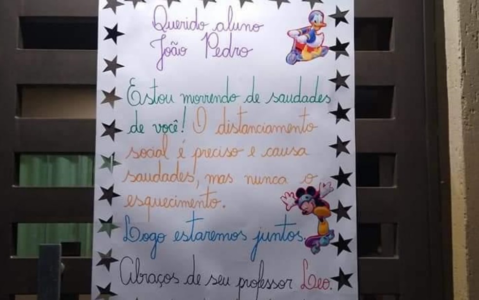 Professor Envia Cartas E Cola Cartazes No Portao Da Casa De Alunos Com Mensagens De Carinho Logo Estaremos Juntos Goias G1
