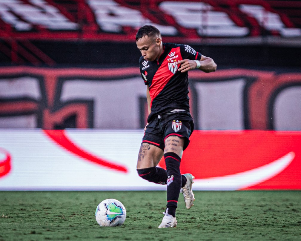 Corinthians libera, e Janderson fica mais um ano no Atlético-GO