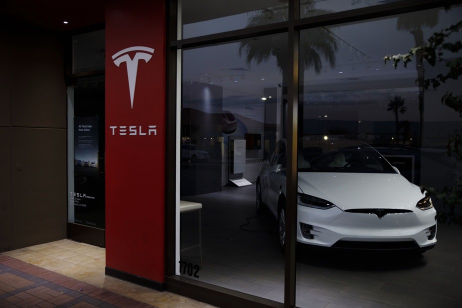 Tesla registra lucro no quarto trimestre de 2022