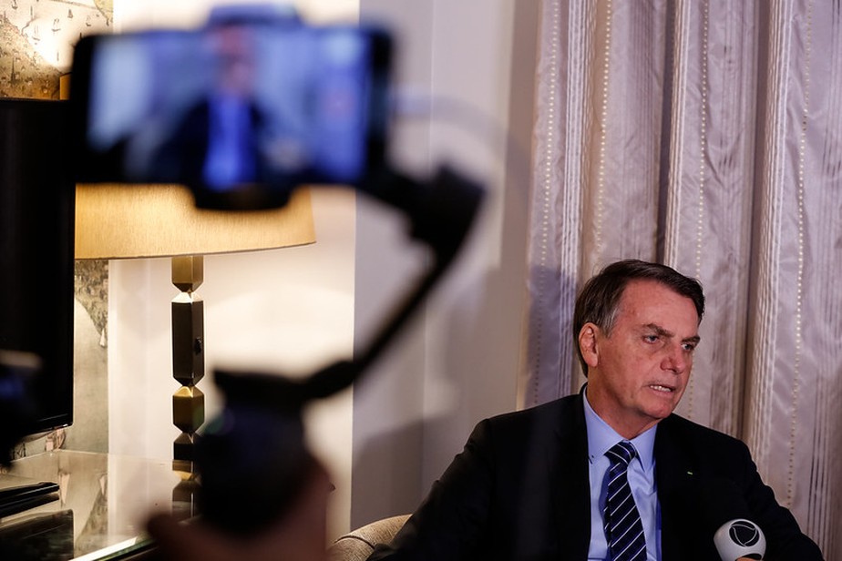 Jair Bolsonaro concede entrevista em quarto de hotel em Nova York, em setembro de 2019