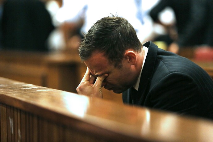 Oscar Pistorius durante o julgamente nesta sexta-feira  (Foto: AFP)