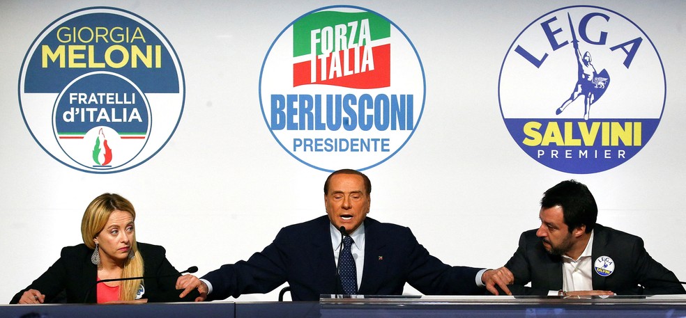 Silvio Berlusconi (centro), Giorgia Meloni (esq.) e Matteo Salvini (dir.) em Roma — Foto: Alessandro Bianchi/REUTERS