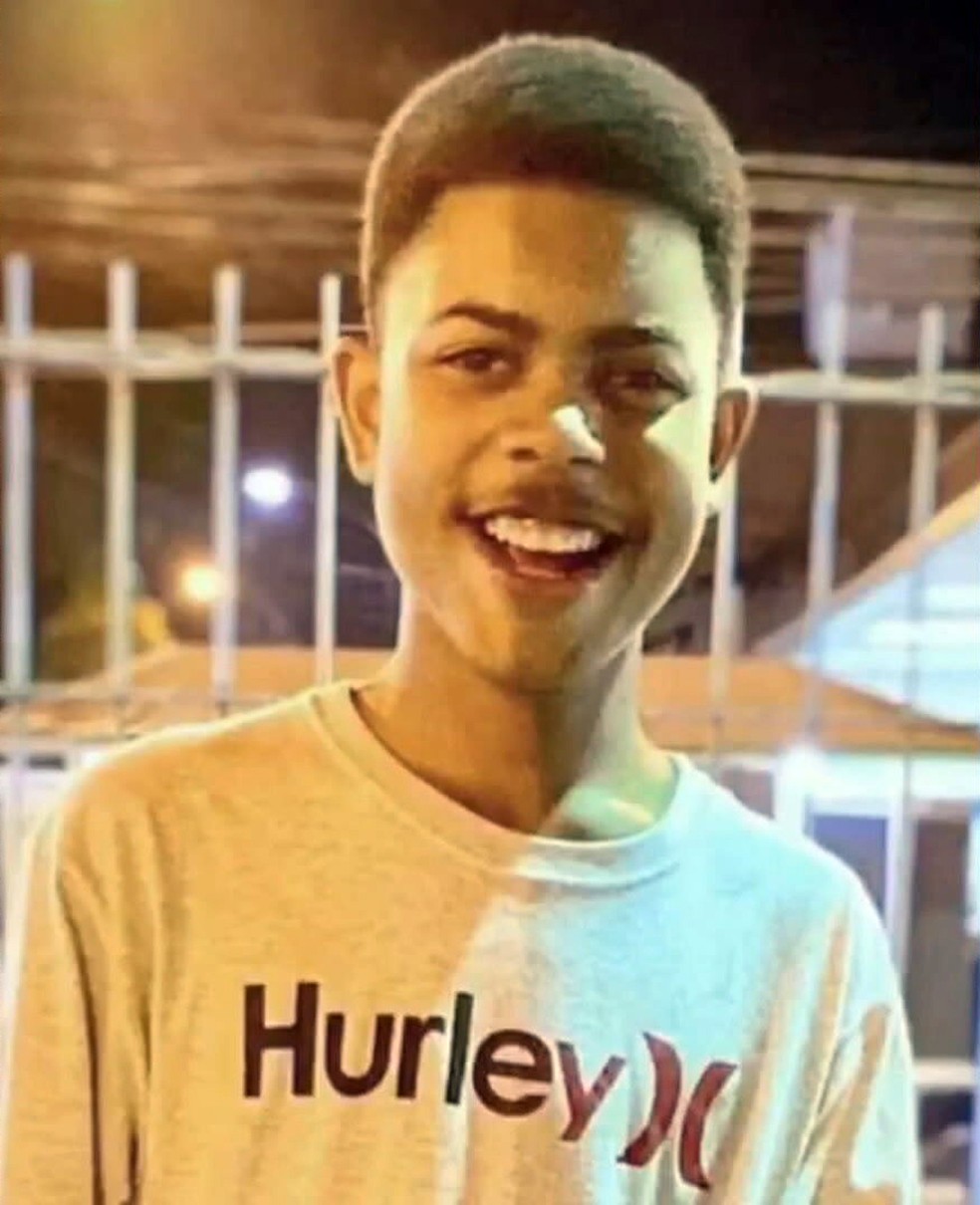 Жуан Педру Маттос Пинту, 14 лет, убит в ходе полицейской операции в Сан-Гонсалу