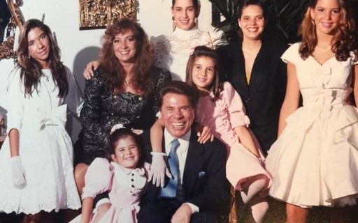 Silvio Santos aparece em foto antiga e rara com as seis filhas bem novinhas e a mulher