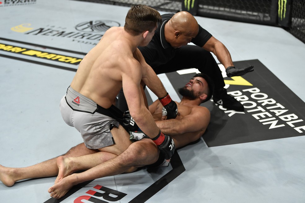 Drew Dober venceu Nasrat Haqparast por nocaute técnico a 1m10s do R1 — Foto: Getty Images