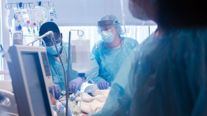 Paciente passou seis semanas na UTI especializada em covid-19 no hospital (Foto: NORTHWESTERN MEDICINE, via BBC News Brasil)