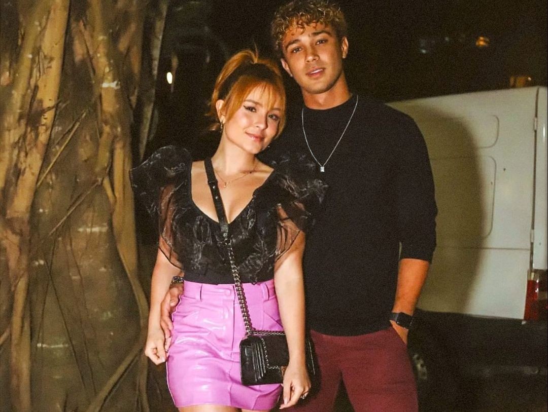 Larissa Manoela posa ao lado de seu namorado, André Luiz Frambach (Foto: Reprodução/Instagram)