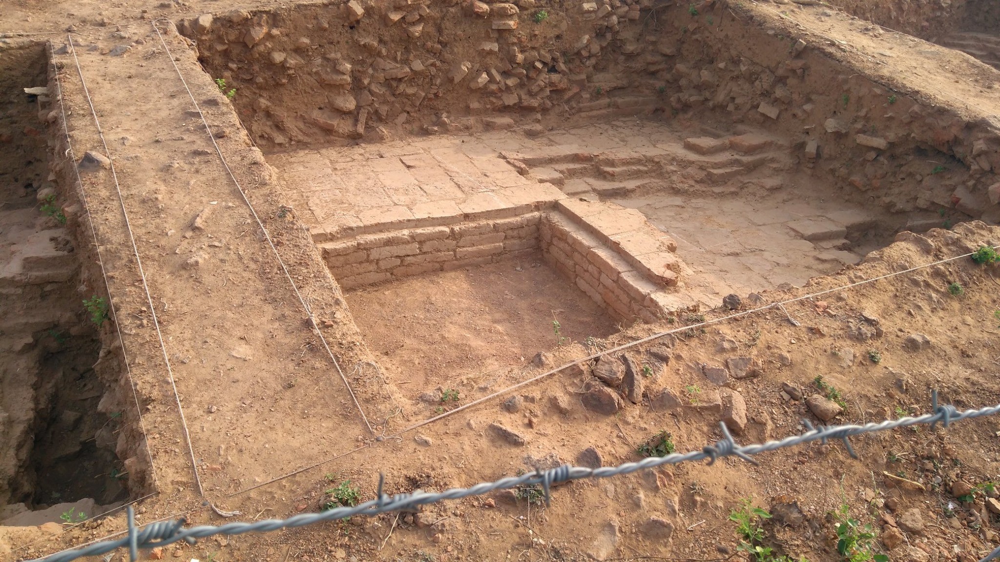 Arqueólogos descobrem templo indiano liderado por mulher há mil anos (Foto: Reprodução Facebook/Excavation at Lal Pahari)