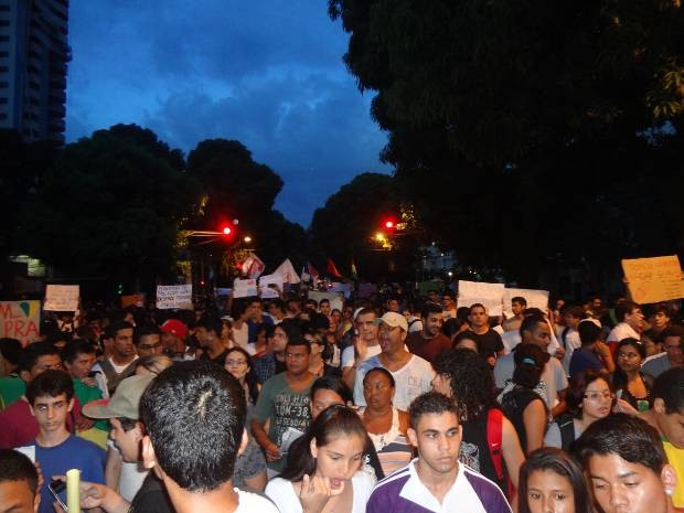 Manifestantes fizeram protesto em Belém nesta segunda-feira (24) (Foto: Gil Sóter/ G1)