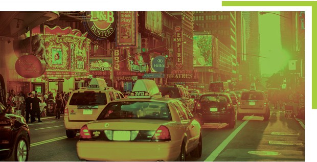 o poder da opção  Taxistas de Nova York passaram a usar leitores de cartão de crédito com três opções sugerindo o valor da gorjeta. A receita cresceu mais de US$ 10 mil por ano, por carro (Foto: Getty Images)