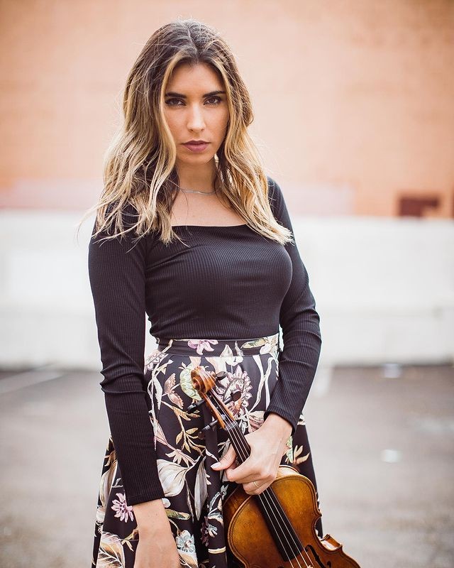 Karoline Menezes, a violinista paraibana que tocou com Beyoncé no Oscar (Foto: Instagram / Reprodução)