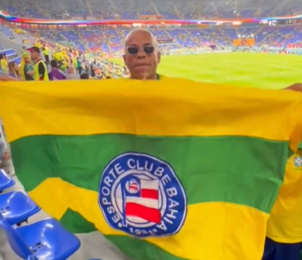 Cristian Bell homenageou o Esporte Clube Bahia no Catar — Foto: Redes sociais